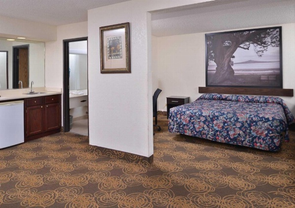 Rodeway Inn Waukegan image 16