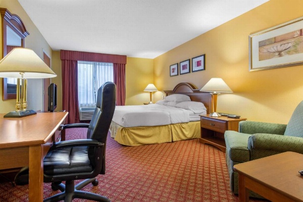 Rodeway Inn Waukegan image 2