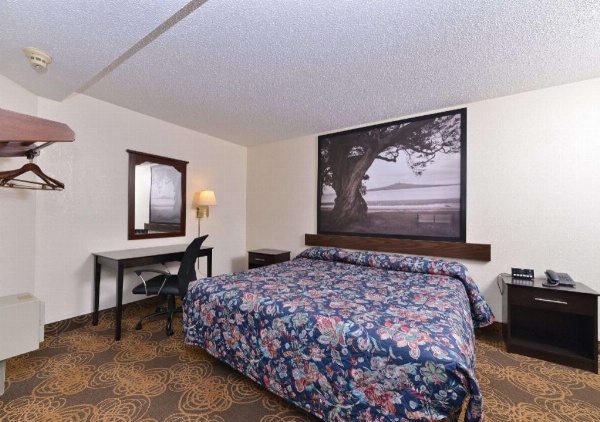 Rodeway Inn Waukegan image 22