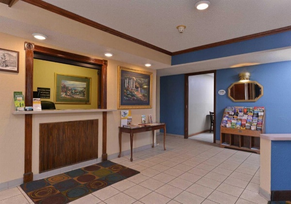 Rodeway Inn Waukegan image 5