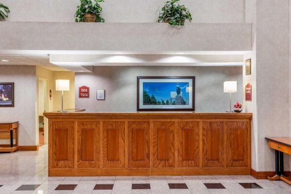 Rodeway Inn Waukegan image 7