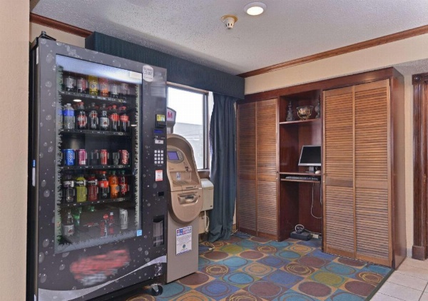 Rodeway Inn Waukegan image 9